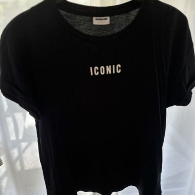 Schwarzes T-Shirt