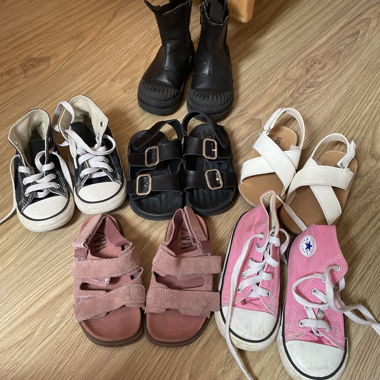 Lot de chaussures enfants