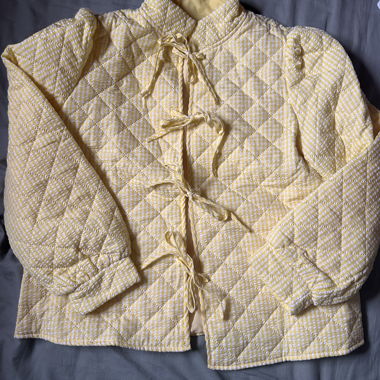 Gelbe Übergangsjacke