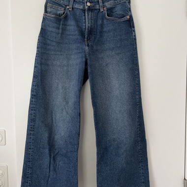 Wide-leg high-waist jeans