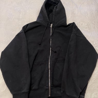 Schwarzer Reissverschluss-Hoodie von Brandy Melville