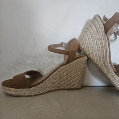 NEUE Keilsandalen
