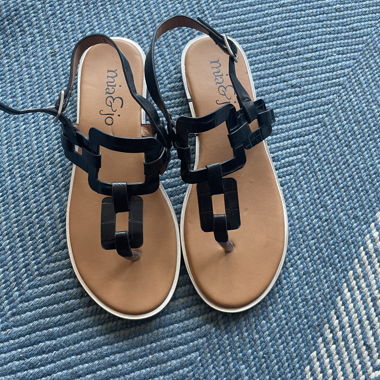mia & jo black flat sandals