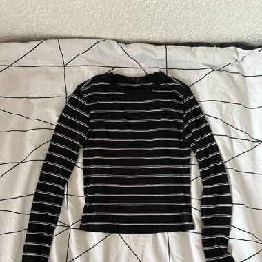 Striped long sleeve tip