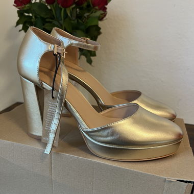 High Heels - Anna Field