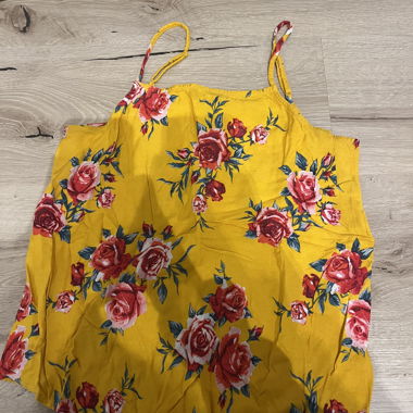 Top giallo a spalline con motivo a rose, taglia 32