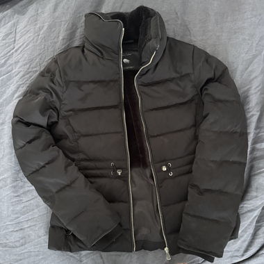 Giacca in piuma nera Zara