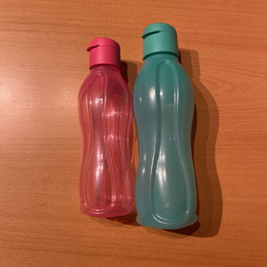 2 Trinkflaschen Tupperware