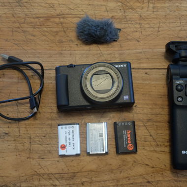 Sony ZV-1 Vlogging Kamera Set, viel Zubehör