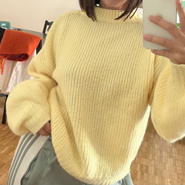 Gelber Strickpullover mit Rundhalsausschnitt