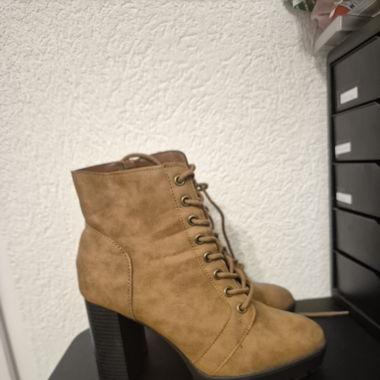 Stiefeletten mit Absatz