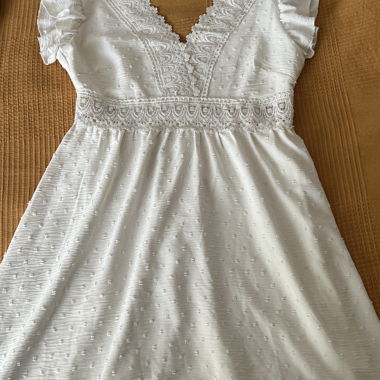 Abito bianco in pizzo
