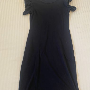 Schwarzes Kleid