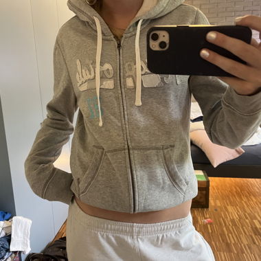 graues zip up
