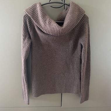 Maglione in maglia a coste con collo alto