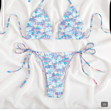 Bikini triangle floral