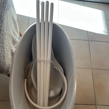 Baby-Badewanne mit Füßen