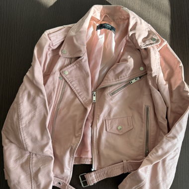 rosa Lederjacke
