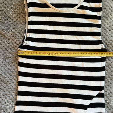 Robe sans manches rayée