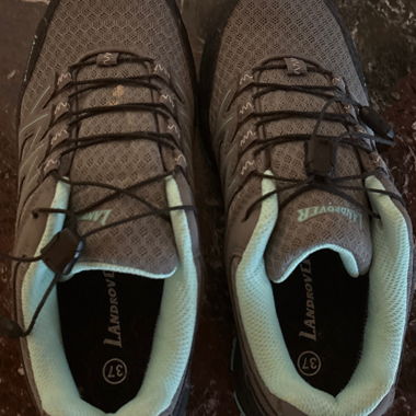 Chaussures de randonnée neuves