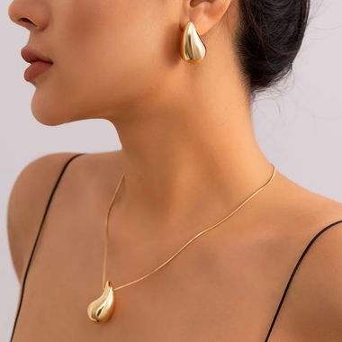 Botteg Chain Set in sales now! 😍✨