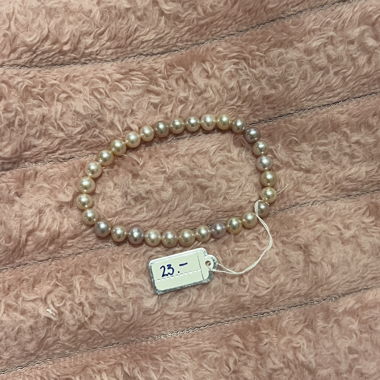 Pink pearl bracelet 
