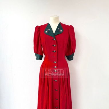 Rotes Vintage Trachtenkleid mit Stickerei