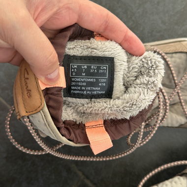 Clarks beige winter boots