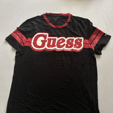 T-shirt Guess noire et rouge