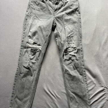 Jeans gris déchirés