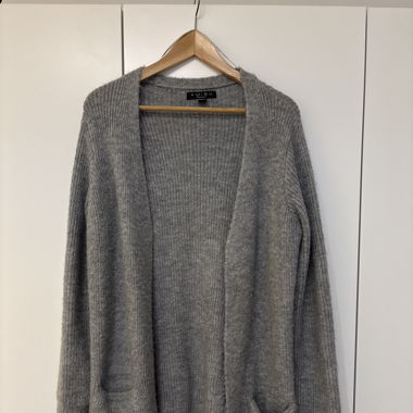 graue Wolljacke
