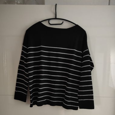 Pull rayé noir et blanc