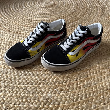Vans Old Skool con dettaglio a fiamma