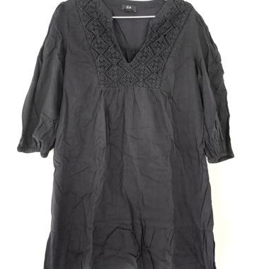 Robe noire en dentelle