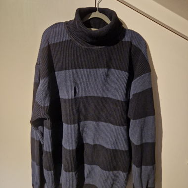 Pull col roulé rayé
