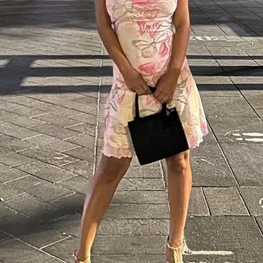 Robe fleurie rose et blanche à bretelles