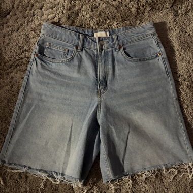 Bermuda in denim azzurro chiaro
