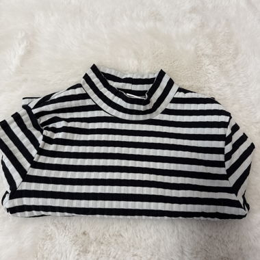 Maglione crop a righe