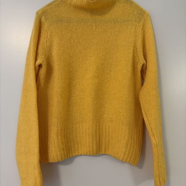 Gelber Strick- Rollkragenpullover
