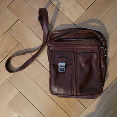 Sac bandoulière en cuir bordeaux