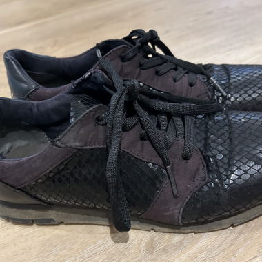 Basket noir Tamaris motif serpent