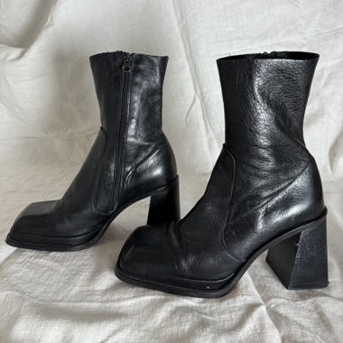 JONAK black leather ankle boots