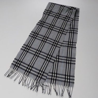 grey plads scarf