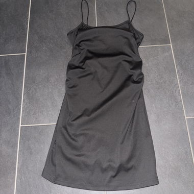 Schwarzes Trägerkleid