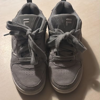 Fila gris 