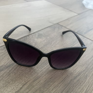 Sonnenbrille ungetragen