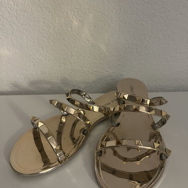 Goldene Kunststoff-Sandalen Public Desire