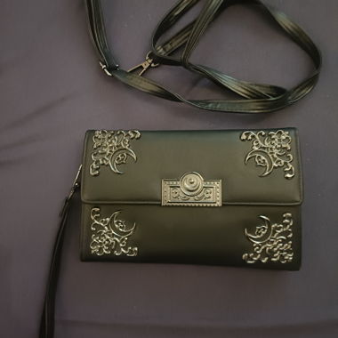 Pochette noire ornée