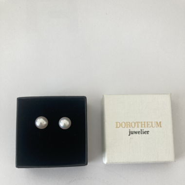 Echte Perlenstecker mit goldenen Verschluss