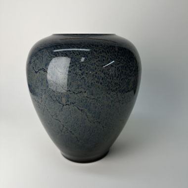 Große türkisblaue Vase aus mundgeblasenem Glas